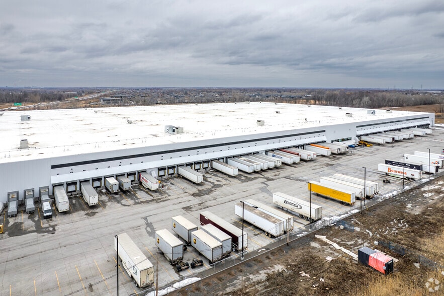 More Photos Of 1500 Ch De Service, Saint-Philippe Distribution For Lease