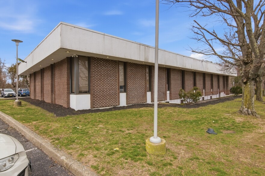 More Photos Of 640 Montauk Hwy, Shirley Medical For Sale