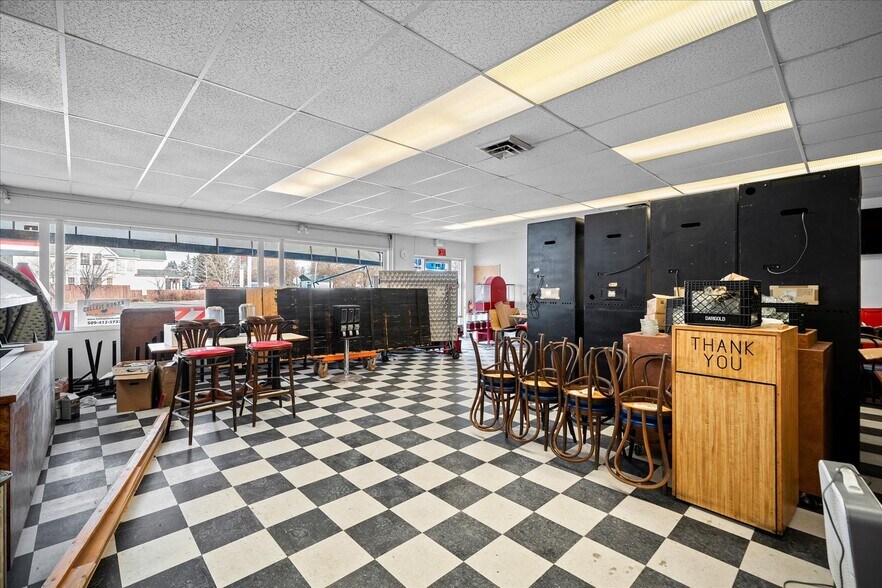 More Photos Of 120-124 E Crawford St, Deer Park Freestanding For Sale