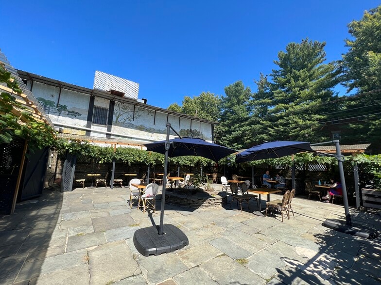 More Photos Of 3415-3419 Connecticut Ave, Washington Restaurant For Lease