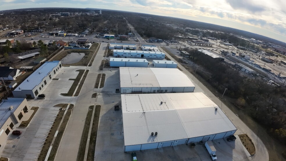 More Photos Of 1120 N Birch Ave, Broken Arrow Industrial For Sale