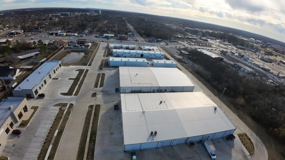 More Photos Of 1120 N Birch Ave, Broken Arrow Industrial For Sale