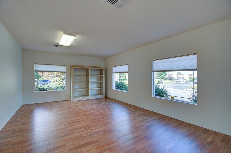 More Photos Of 1900 Belmont Loop, Woodland Storefront Retail Office For Lease