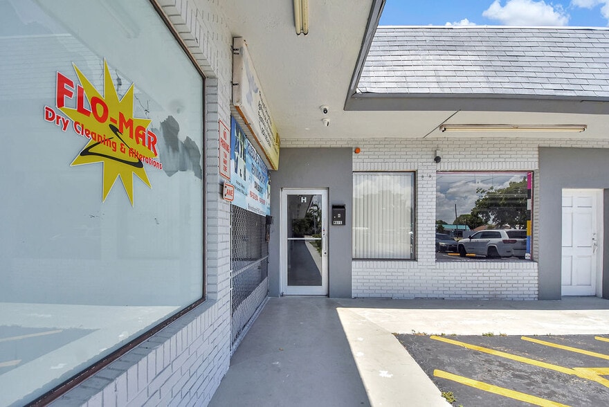 More Photos Of 265 S Federal Hwy, Dania Beach Storefront For Lease