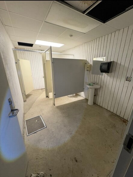 More Photos Of 43510 National Rd, Belmont Industrial For Sale