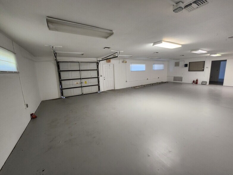 More Photos Of 1740 NE 23rd Ter, Ocala Warehouse For Lease