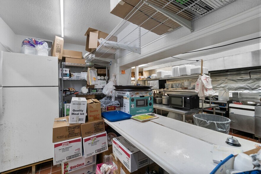 More Photos Of 1400 N Frazier St, Conroe Restaurant For Sale