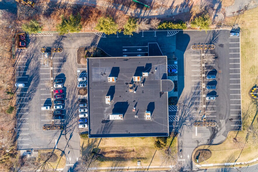 More Photos Of 1000 Woodbridge Center Dr, Woodbridge Office For Lease