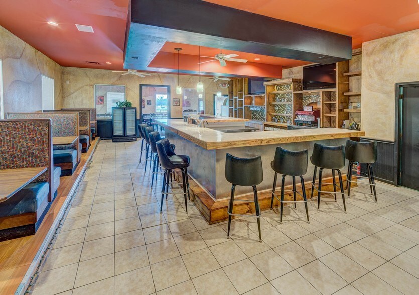 More Photos Of 333 Mill Creek Dr, Marysville Restaurant For Sale