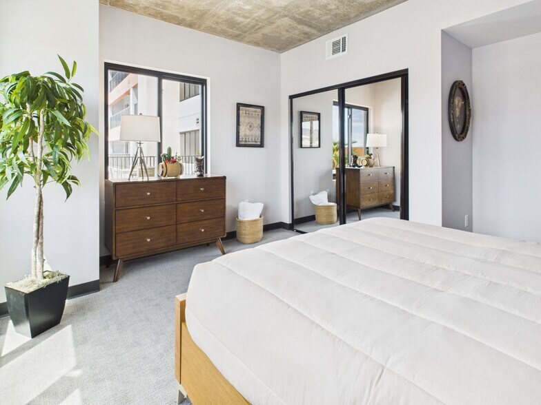 More Photos Of 215-219 S Water St, Henderson Apartments For Sale