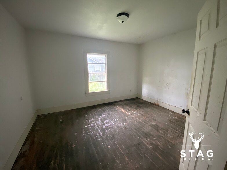 More Photos Of 401 N Frontage Rd, Valley View Office For Sale