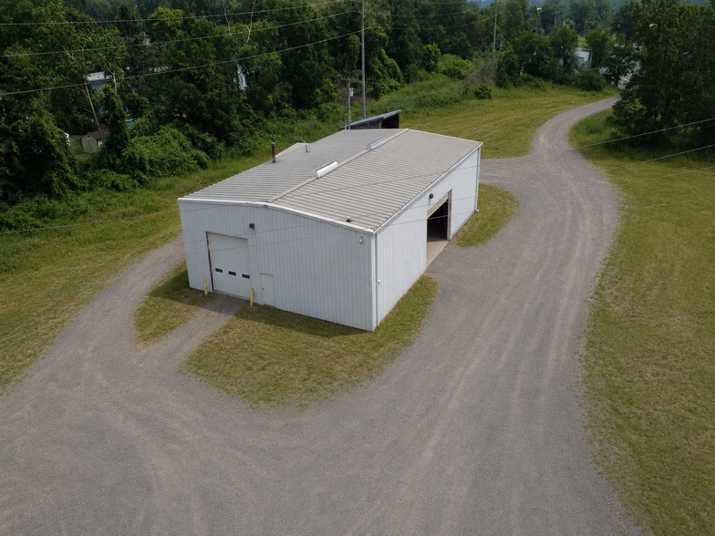 More Photos Of 5912 N Burdick St, East Syracuse Warehouse For Lease