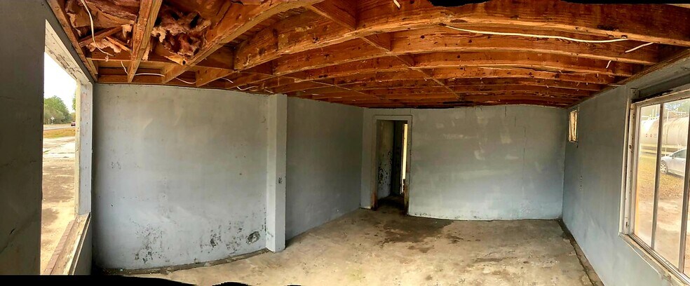 More Photos Of 16500 S US Highway 19, Salem Restaurant For Sale