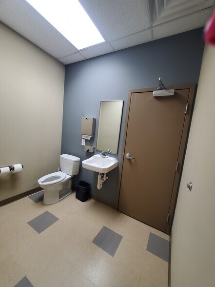 More Photos Of 3619 Richmond Hwy, Stafford Light Distribution For Sale