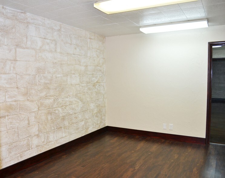 More Photos Of 200 N Carrier Pky, Grand Prairie Loft Creative Space For Lease