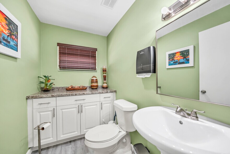 More Photos Of 303 E Gibson St, Arcadia Medical For Sale