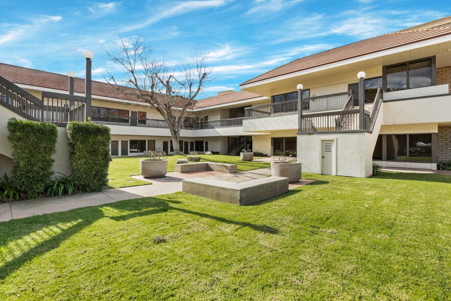 More Photos Of 250 El Camino Real, Tustin Office For Lease