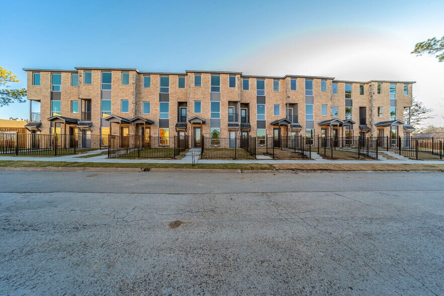 Primary Photo Of 1601 Mignon Dr, Arlington Apartments For Sale