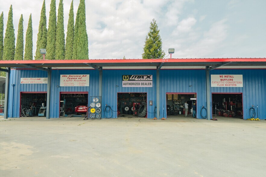 More Photos Of 6886 Santa Fe Dr, Winton Auto Repair For Sale
