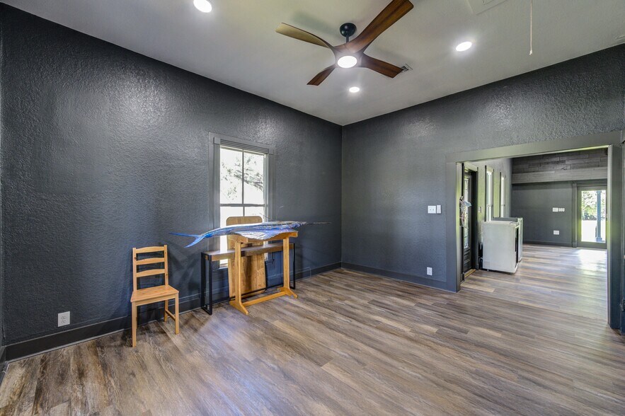 More Photos Of 602 E Myrtle St, Angleton Office Residential For Sale