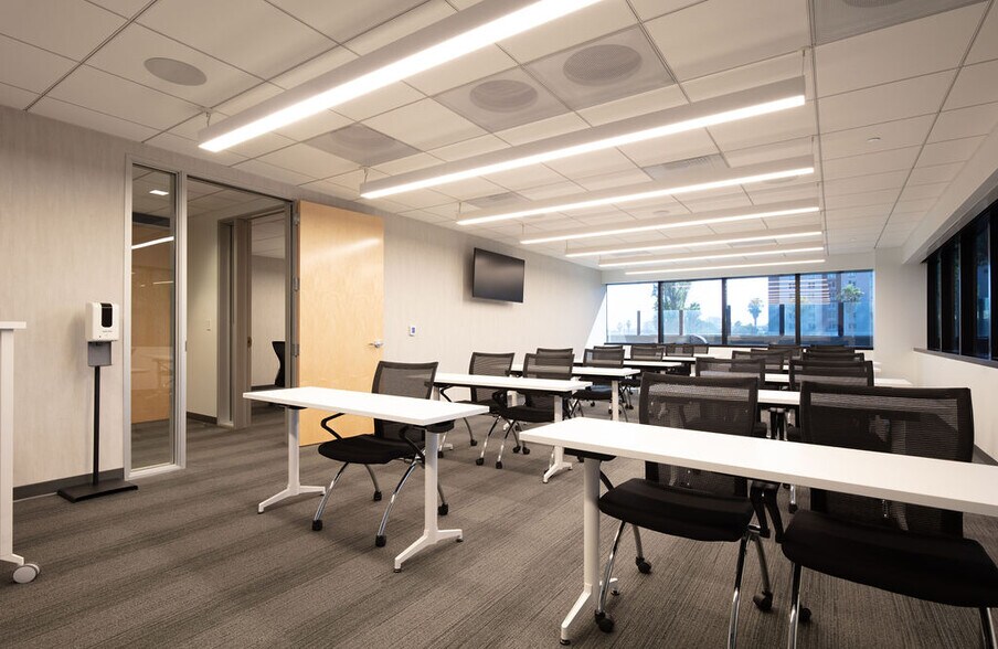 More Photos Of 1000 Marina Blvd, Brisbane Office For Lease