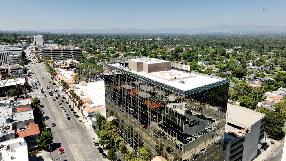 Primary Photo Of 16311 Ventura Blvd, Encino Medical For Lease