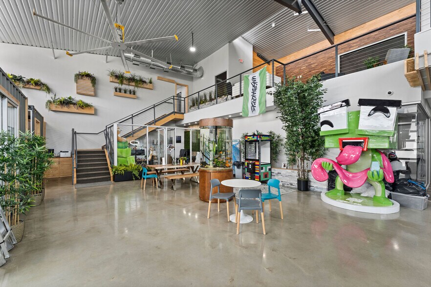 More Photos Of 1330 Rayford Park Rd, Spring Loft Creative Space For Lease