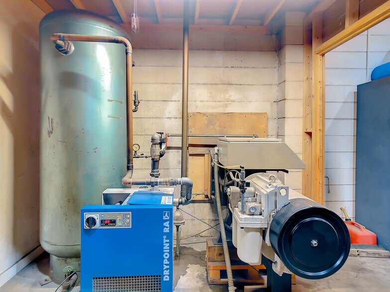 More Photos Of 11625 N 54th St, Clearwater Manufacturing For Sale