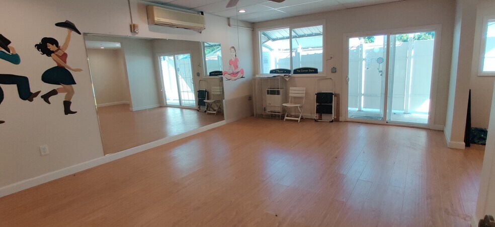 More Photos Of 1605 W Magnolia Blvd, Burbank Freestanding For Sale