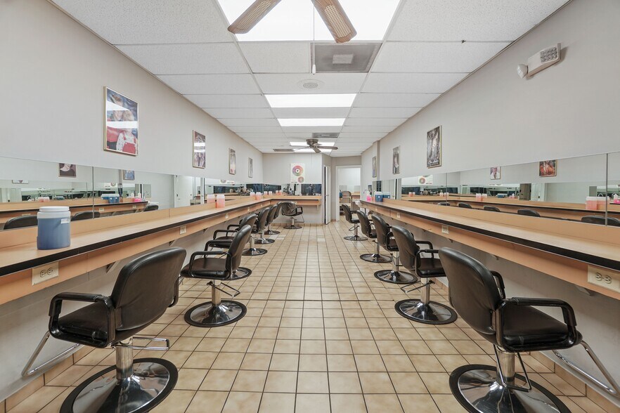 More Photos Of 8057 N Milwaukee Ave, Niles General Retail For Sale