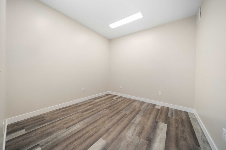 More Photos Of 465 E Palmdale Blvd, Palmdale Loft Creative Space For Lease