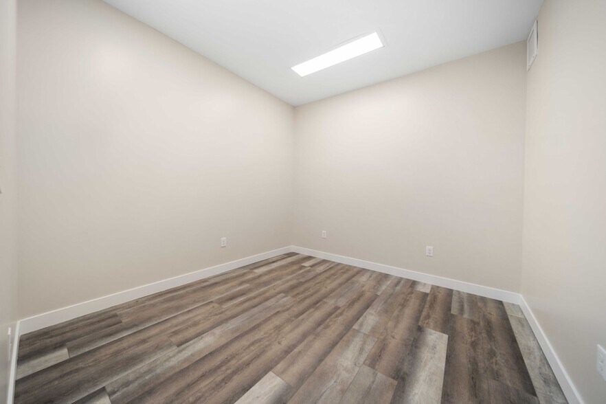 More Photos Of 465 E Palmdale Blvd, Palmdale Loft Creative Space For Lease