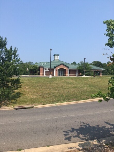 More Photos Of 17119 Wayside Dr, Dumfries General Retail For Sale