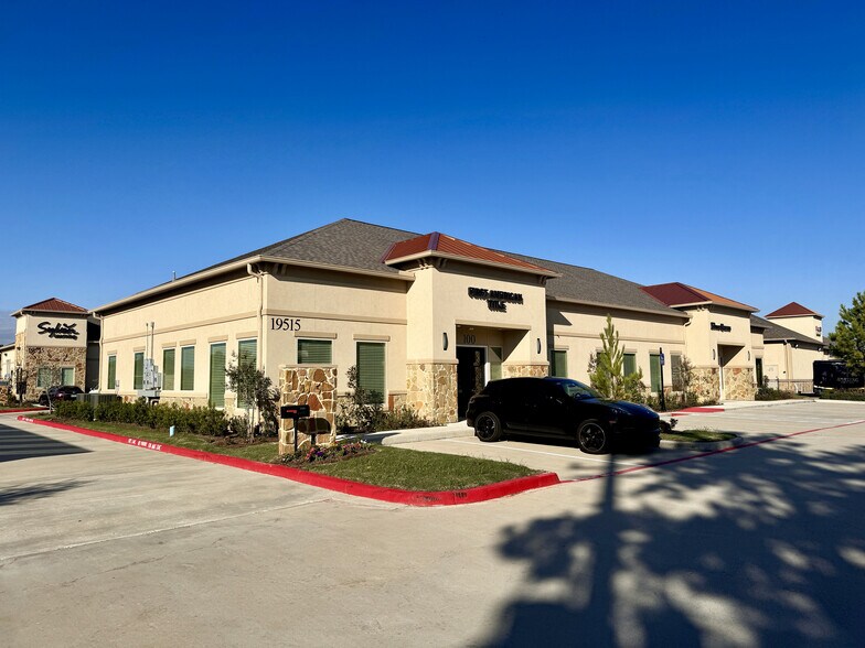 More Photos Of 19539 Champion Forest Dr, Spring Medical For Sale