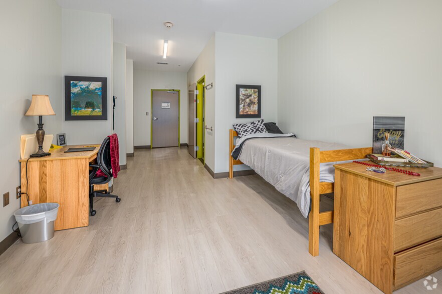 More Photos Of 522 E Railroad St, Long Beach Apartments For Sale