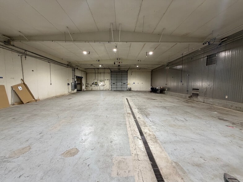 More Photos Of 5309 E Pine St, Tulsa Warehouse For Lease