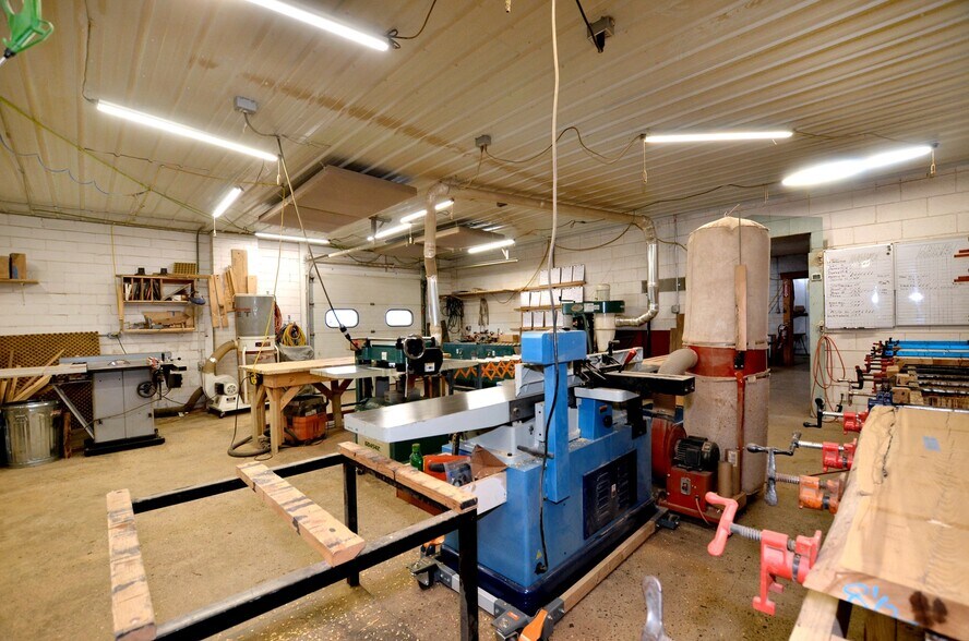 More Photos Of 514 Railroad Ave, Viroqua Manufacturing For Sale