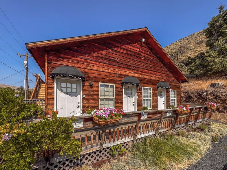 More Photos Of 210 Hartman Ave, Maupin Hotel For Sale