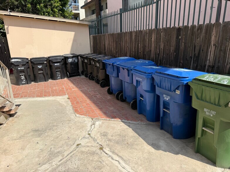 More Photos Of 3674 Empire Dr, Los Angeles Apartments For Sale