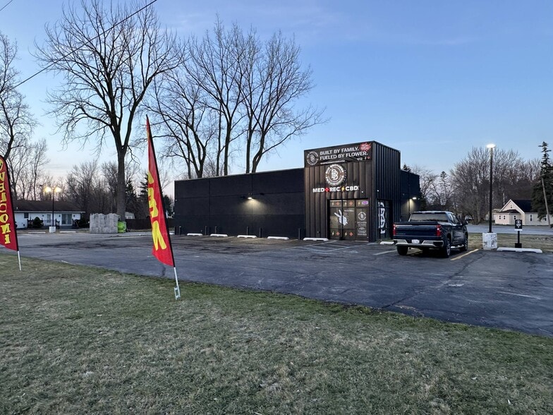 More Photos Of 3392 S Huron Rd, Bay City Storefront For Sale