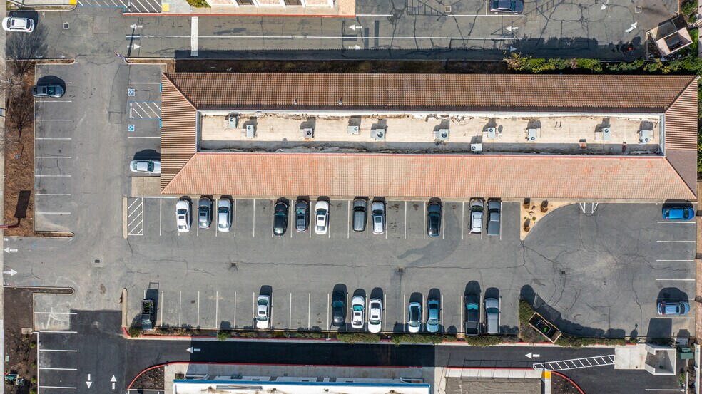 More Photos Of 2560 N Texas St, Fairfield Office For Lease