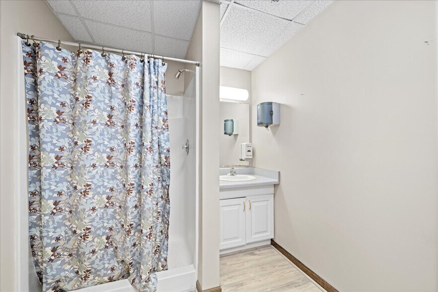 More Photos Of 303 E Main St, Pickens General Retail For Sale