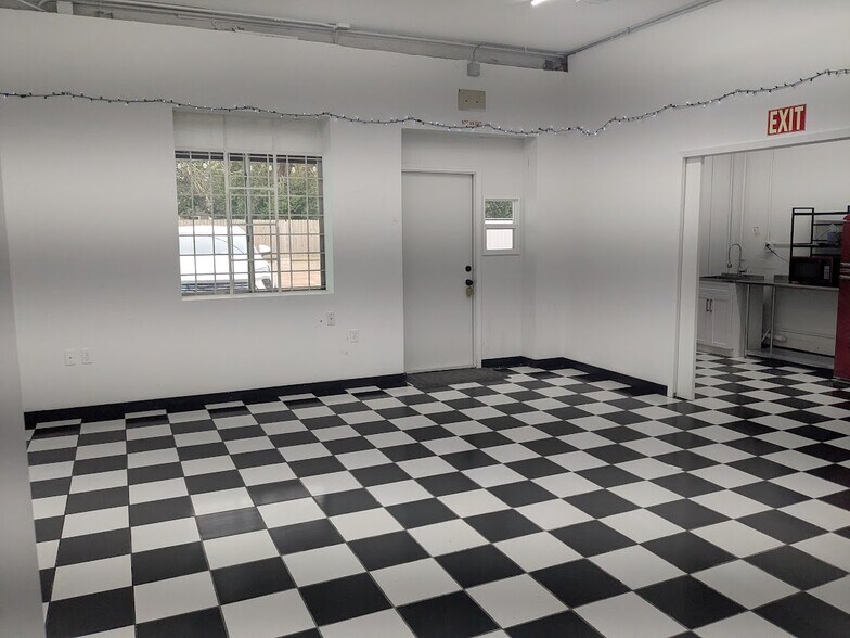 More Photos Of 717 Walnut St, Columbus Storefront Retail Office For Sale