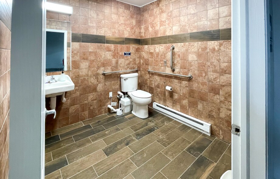 More Photos Of 9 Britton Dr, Bloomfield Manufacturing For Lease