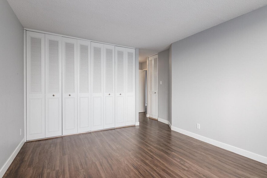 More Photos Of 2105 90 Av SW, Calgary Apartments For Lease