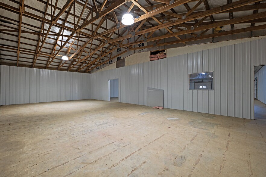 More Photos Of 2184 Highway B, Mansfield Distribution For Sale