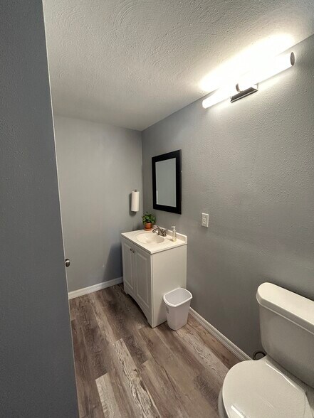 More Photos Of 6703 Massachusetts Ave, New Port Richey Showroom For Sale