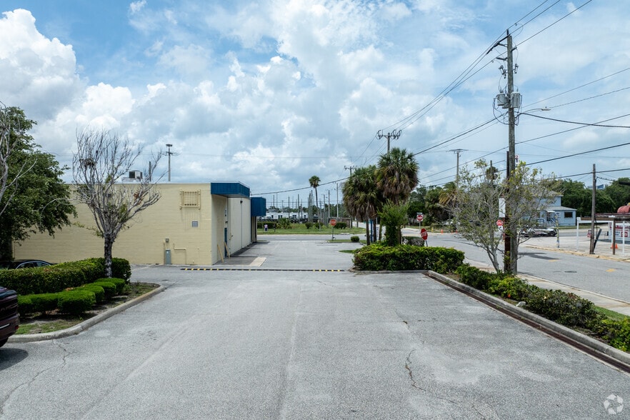 More Photos Of 401 W International Speedway Blvd, Daytona Beach Freestanding For Sale