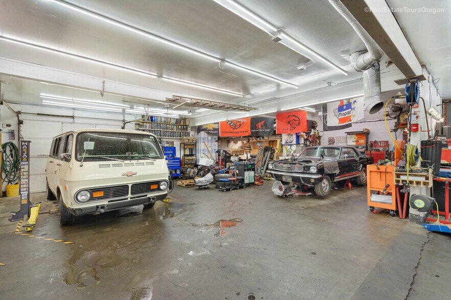 More Photos Of 104 NE 80th Ave, Portland Warehouse For Sale
