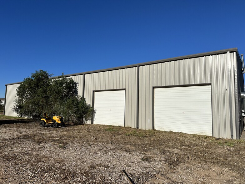 More Photos Of 1811 Lubbock Hwy, Lamesa Warehouse For Sale